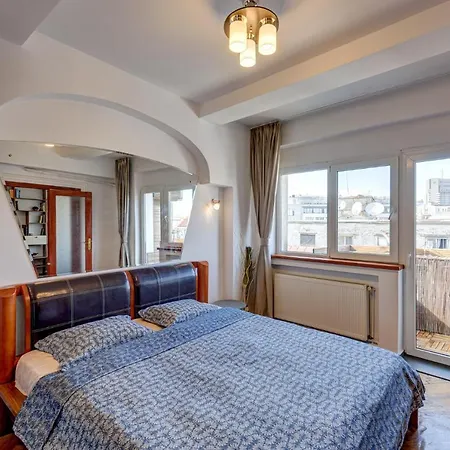 Old Town Library Appartement Boekarest