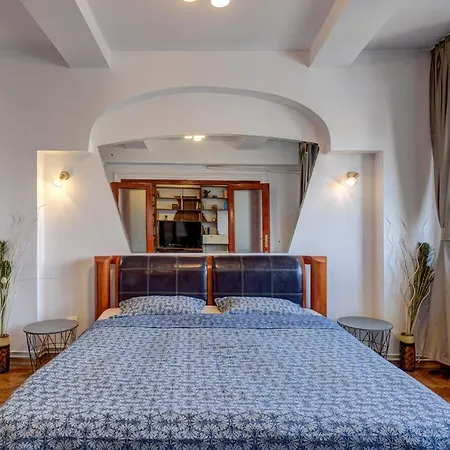 Old Town Library Βουκουρέστι